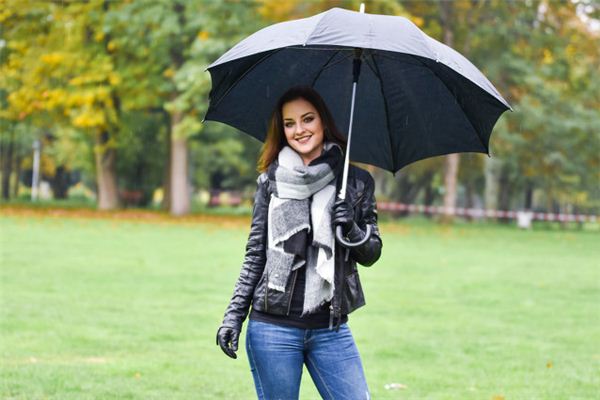 梦见公司发雨伞 周公解梦梦到公司发雨伞是什么意思 做梦梦见公司发雨伞好不好