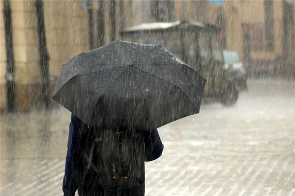 孕妇梦见下大雨 周公解梦 孕妇梦见下大雨是什么意思 孕妇梦见下大雨好不好