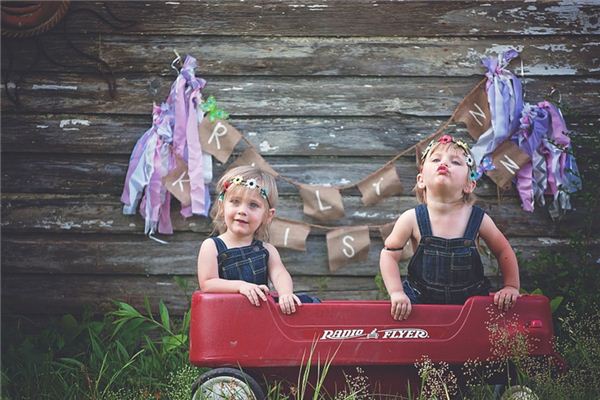 梦见双胞胎 周公解梦梦到双胞胎是什么意思 做梦梦见双胞胎好不好
