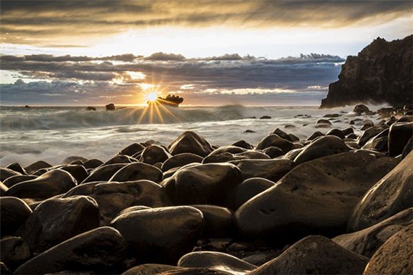 梦见日月 周公解梦梦到日月是什么意思 做梦梦见日月好不好