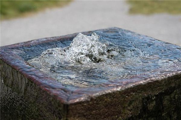 梦见泉水源源不断涌出 周公解梦梦到泉水源源不断涌出是什么意思 做梦梦见泉水源源不断涌出好不好