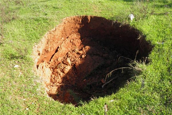 梦见天塌地陷 周公解梦梦到天塌地陷是什么意思 做梦梦见天塌地陷好不好