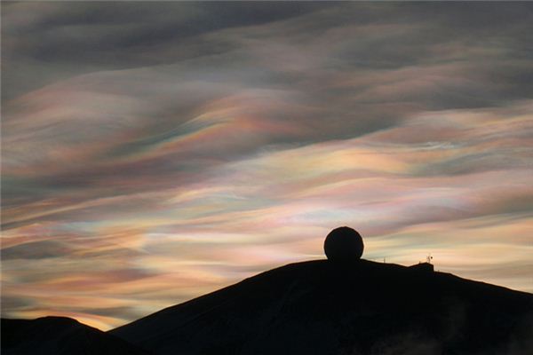 梦见五彩的云 周公解梦梦到五彩的云是什么意思 做梦梦见五彩的云好不好