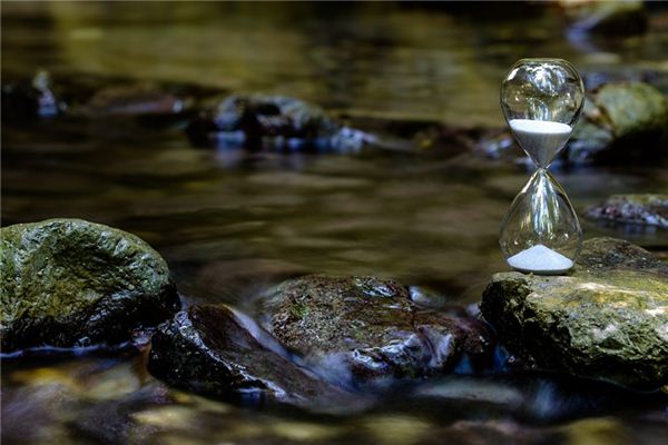 梦见沙漏 周公解梦梦到沙漏是什么意思 做梦梦见沙漏好不好