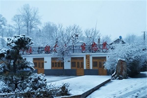 梦见在大太阳中下雪 周公解梦梦到在大太阳中下雪是什么意思 做梦梦见在大太阳中下雪好不好