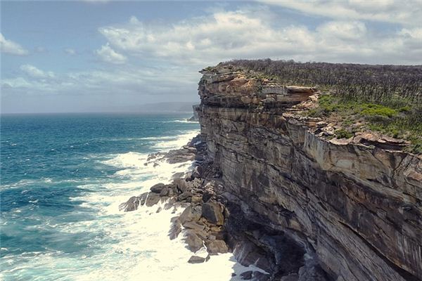 梦见悬崖峭壁 周公解梦梦到悬崖峭壁是什么意思 做梦梦见悬崖峭壁好不好