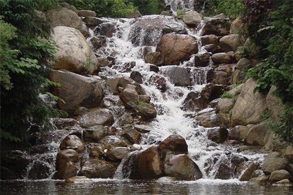 梦见大石阻路 周公解梦梦到大石阻路是什么意思 做梦梦见大石阻路好不好