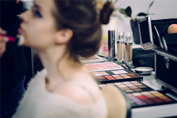 梦见化妆室 周公解梦梦到化妆室是什么意思 做梦梦见化妆室好不好