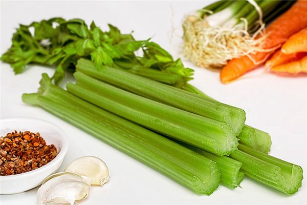 梦见水芹菜 周公解梦梦到水芹菜是什么意思 做梦梦见水芹菜好不好