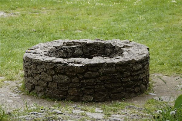 梦见挖井 周公解梦梦到挖井是什么意思 做梦梦见挖井好不好