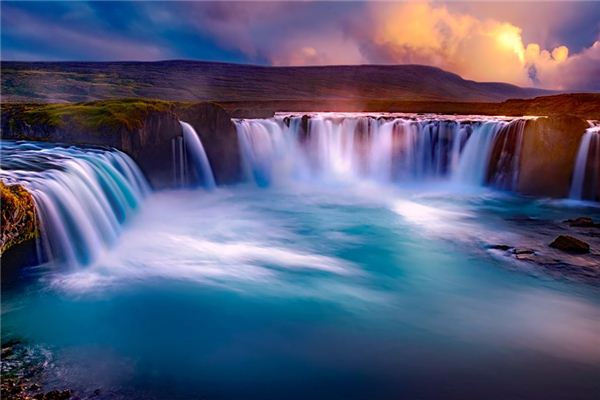 梦见瀑布 周公解梦梦到瀑布是什么意思 做梦梦见瀑布好不好