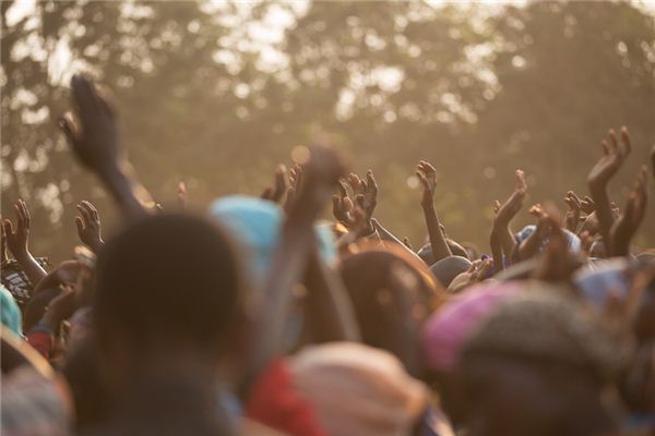 梦见一群人 周公解梦梦到一群人是什么意思 做梦梦见一群人好不好