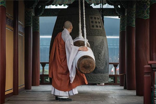 梦见敲钟人 周公解梦梦到敲钟人是什么意思 做梦梦见敲钟人好不好