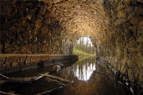 梦见下水道是什么意思 梦见下水道是什么意思